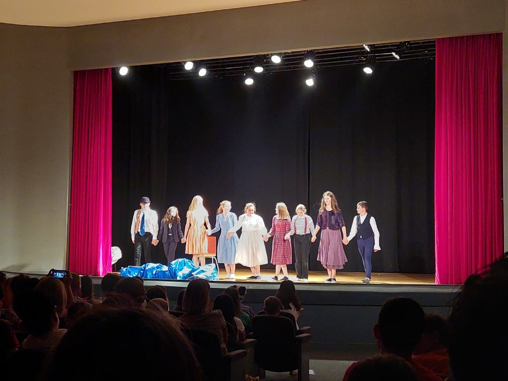 Les collégiens sur scène